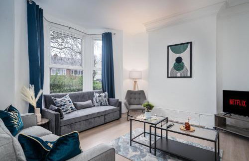 Anfield House - Liverpool Retreat 7 Bedroom Home - Photo 1