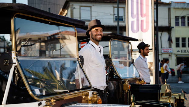 Visite privée en voiture de collection dans Porto - Photo 2, Guide