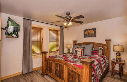 Splashing at the Bluff - Premier Smoky Mountain Views - Indoor Pool Spa - Luxury Cabin - Gatlinburg - Pigeon Forge - Foto 28