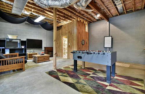 Stunning Mountain Cabin with Hot Tub and Game Room Near Asheville in Old Fort, NC - Foto 32