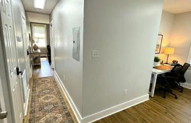 Cozy Walk up King Bed Fast Wifi - Foto 14