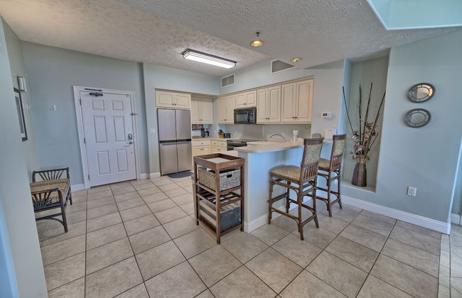 Luxurious Beachfront Condo with Beachside Pool Access and Free WiFi - Unit 1202 by RedAwning - Foto 14