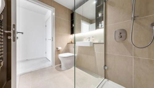 2 BR Flat By Regal Realms Short Lets & Serviced Accommodation London With City View - Foto 4