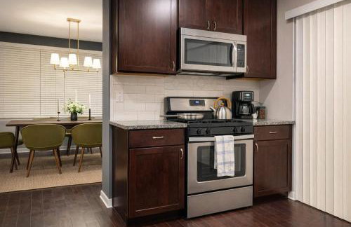 Private Oasis with Spacious Backyard - Foto 32