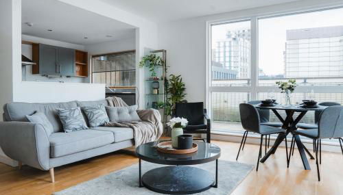 Bright 2-Bedroom Apartment with Scenic Balcony Views - Foto 2