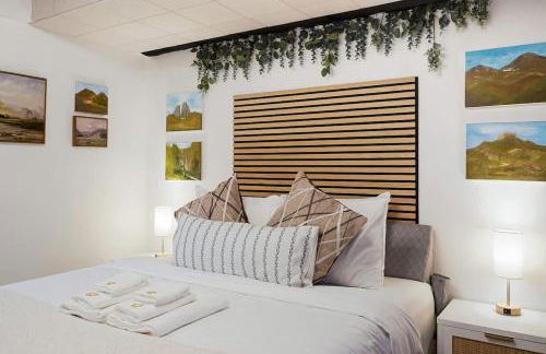 Beach Block 2-Bed with Coastal Palm Trees and Yard - Photo 2