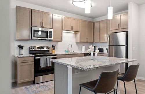 Washer & Dryer with Free Underground Parking with a Pool - Foto 35