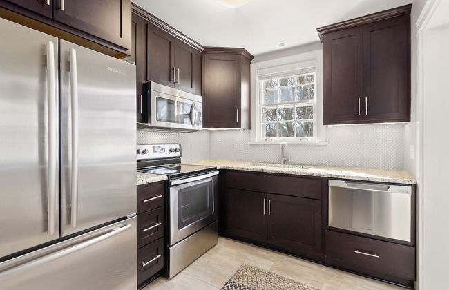 Cottage Charm - Photo 11