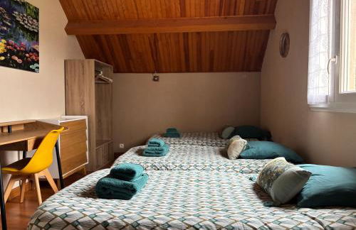 Le So Art, grande maison 4 chambres, terrain de pétanque, grand jardin clos, flipper, babyfoot, jeux Arcade, ping pong,1 km mer, proche golf, Port en Bessin, Bayeux et plages du débarquement, adaptée enfants - Foto 33