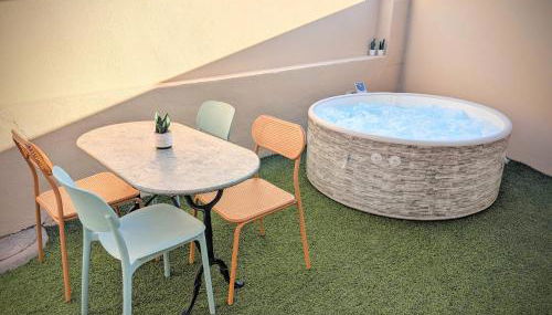 151 - Terrasse & Jacuzzi, Rue Trivalle, Pied de la cité de Carcassonne - Climatisation, Netflix, Fibre - Foto 2