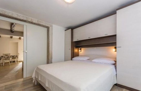 Apartment Nena- apartman sa posebnim ulazom u prizemlju, terasom i zelenom okućnicom - Foto 18