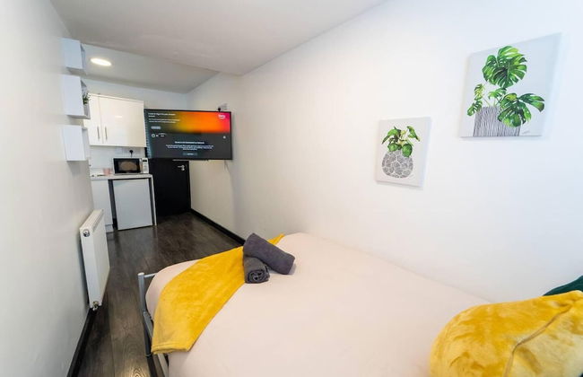 Large Studio Available on First Floor! - Foto 1