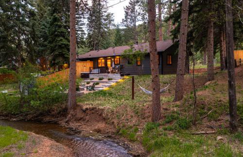 Riverside Luxury Cabin with Hot Tub, Fire Pit, Patio, by Forest & Peak Retreats - Foto 33
