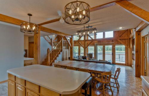 Custom Waterfront Lodge, 4 bed, 4 Bath, Sleeps 12! - Foto 9