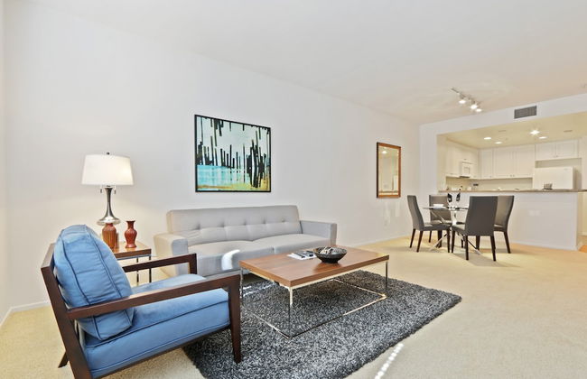 Global Luxury Suites at The Village - Photo 31