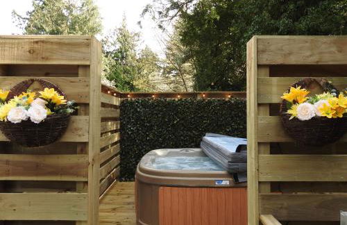 Cear 2- Private Hot Tub- Perth-Pet Friendly Lodge - Photo 4