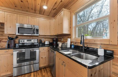 Cabin 5 Mtn View Cabin Near River with Hot Tub and Fire Pit - Foto 27