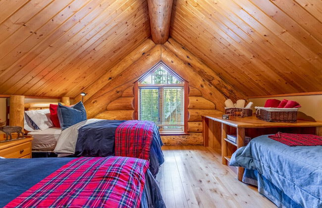 Luxury Log Chalet | Pool + Private HotTub | Ski In/Out | Overlooking Greywolf GC - Photo 11