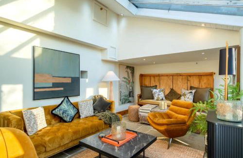 Willowberry Barn - Exclusive Home with Hot Tub - Photo 18