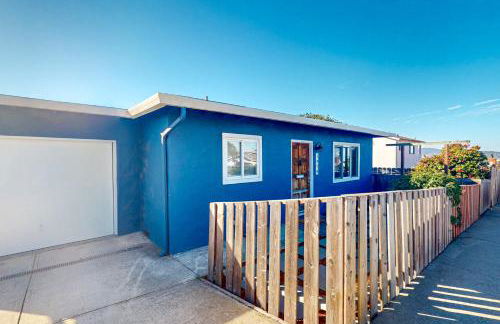 Deep Blue Seaside - Photo 2