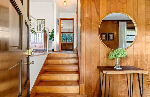 Charming Countryside Home with Yard and Office - Foto 9