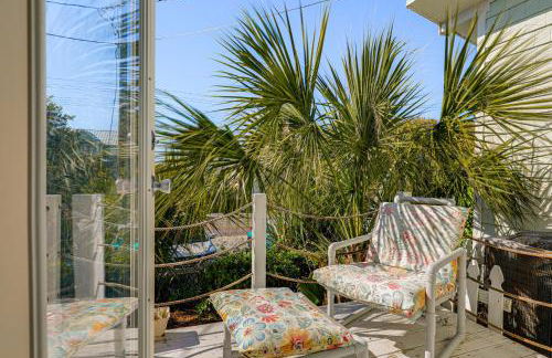 Oceanfront Gem with Rooftop Deck Steps to Sand - Foto 27