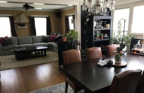 Beautiful Luxury Suite A & B of Shorewood Home - Foto 22