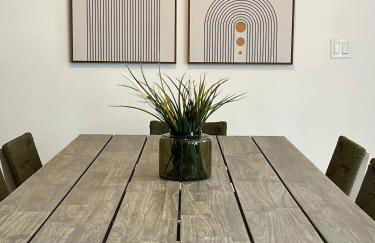 Super stylish 4 BR Home Steps from the Fun - Foto 38