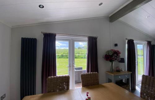Gorstage Meadows Luxury 2 Bedroom Lodge in Rural Cheshire - Photo 31