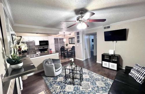 Cozy 2BD Condo DFW South Irving I02 - Foto 1