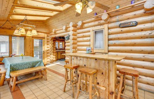 Indoor Pool and Hot Tub! Spacious Sterling Cabin - Foto 13