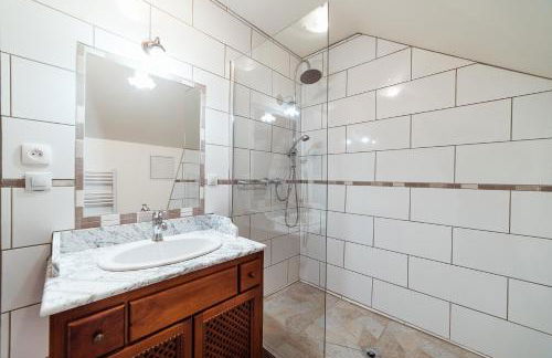 Maison Calme 14 personnes, piscine, jardin et parking - Photo 6