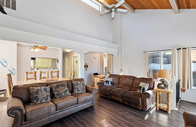 Mountain Palette by Avantstay Hot Tub, Game Room, Deck, Sweeping Views! - Photo 15
