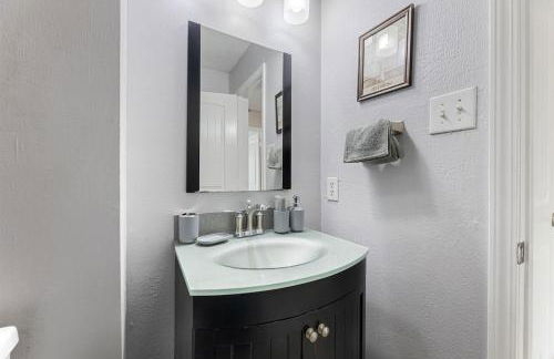 Spacious Retreat - Near IAH Airport & Lake Houston, Sleeps 9 - Foto 15