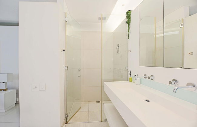 Villa Bleu Blanc in Camps Bay With Pool and Views - Foto 21