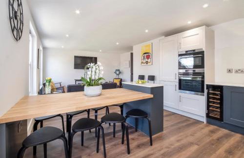 The Old Hotel - Photo 8