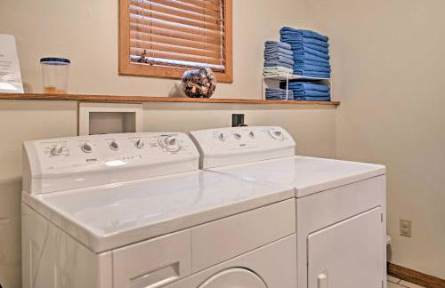 Riverfront Elkins Home with Fireplace and Deck! - Foto 20