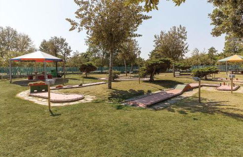 3 Bedroom Nice Home In Albarella Ro - Foto 60