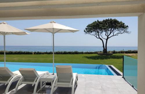 Seafront Villa Nafsika - Private Heated infinity Pool - Direct access to the beach - Play area - Foto 5