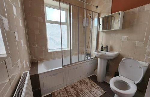 Newly Refurbished 3 Bedroom House with Lovely Garden - Foto 17