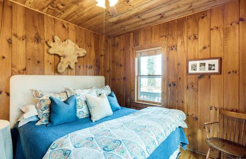 Peaceful Hendersonville Cabin - Hot Tub & Fire Pit - Foto 16