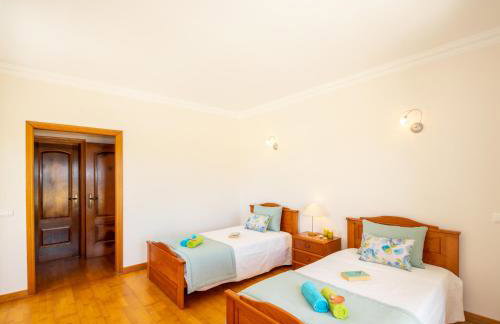 Villa Casa Castelo - Refúgio com piscina aquecível e BBQ na Galé, Albufeira - Foto 42
