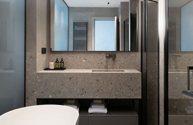 La Vista Suites - Photo 8