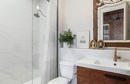 Historic Garden District 5BR with Parking and Balcony - Foto 7