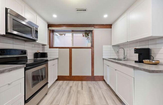 NEW Near Golf Yoga Classes Private Suite Wine - Photo 15