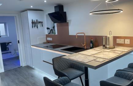 Private Luxury By The Sea, With A Personal Gym, Hot Tub, And Free Parking! - Photo 14