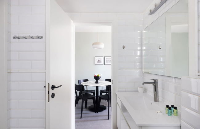 Bauhaus Boutique by TLV2rent - Photo 72