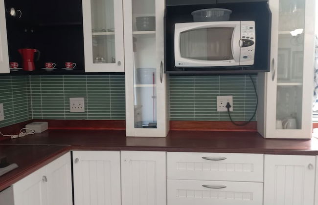 Jakes's Place Modern Comfortable & Sunny 3-bedroom House in Kensington - Photo 29