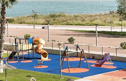 Onze - primera línea de mar con piscina - Foto 15