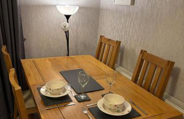 Entire House, Parking, Facilities, sleeps up to 6, suitable for contractors, families or NHS - Foto 28